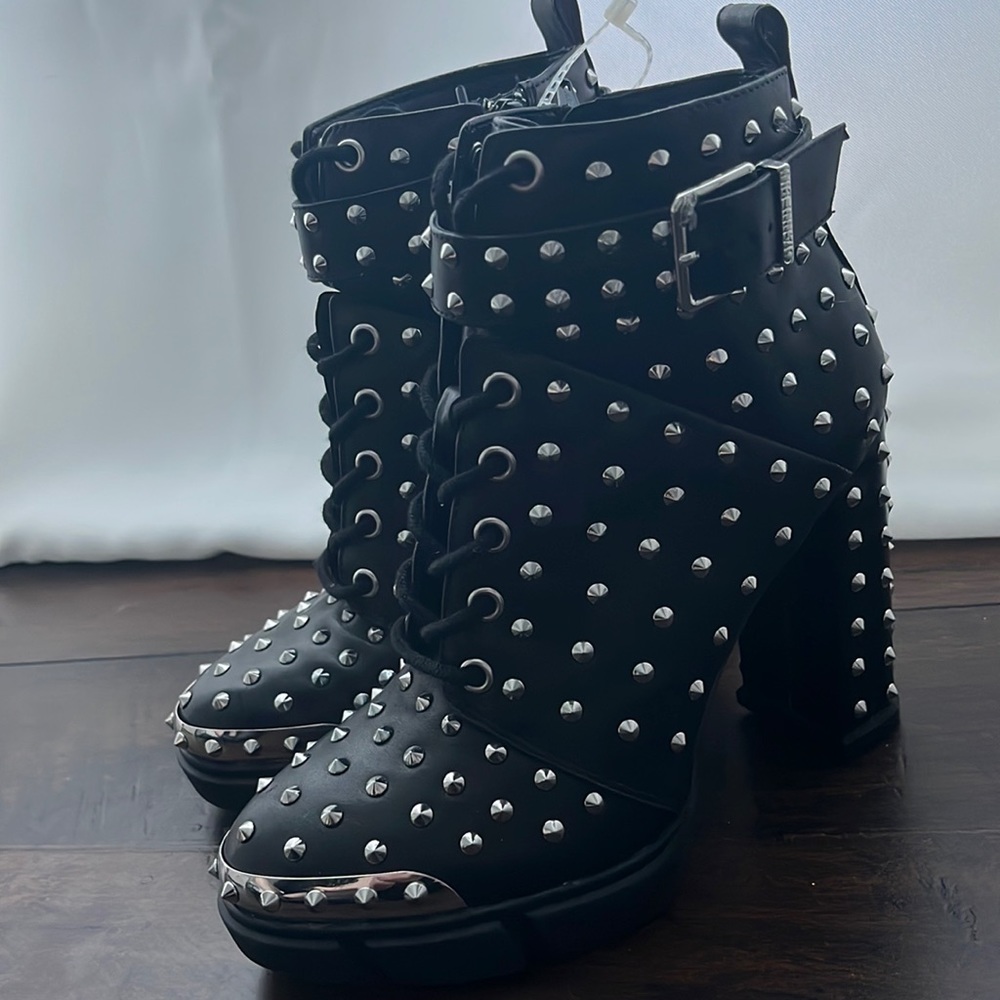 Brand New Gianni Bini Heel Boots.